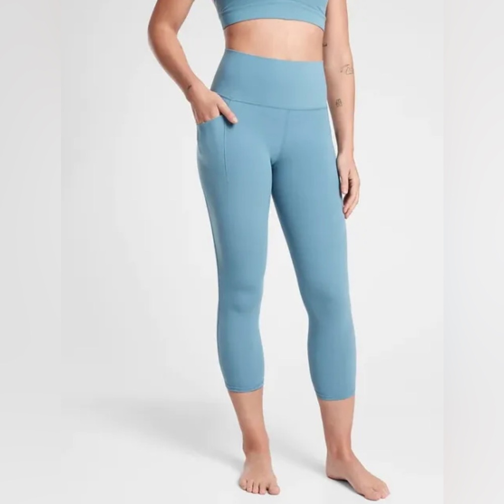 Athleta Salutation Stash Pocket II Capri in Riviera Blue - XS